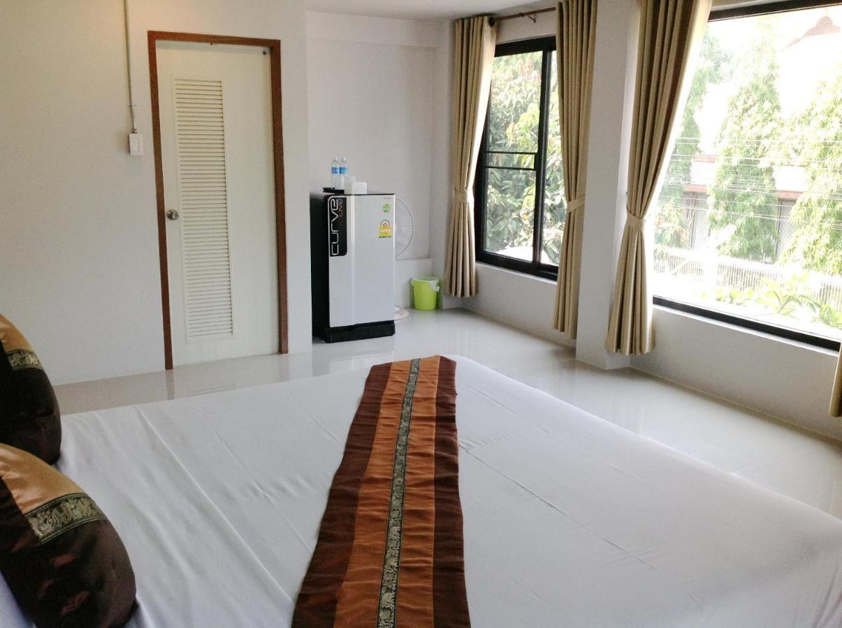 シティ ラサダ アパートメント ラムパーン 部屋 写真