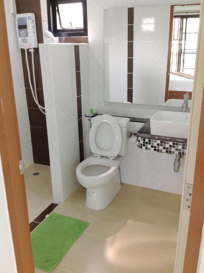 シティ ラサダ アパートメント ラムパーン 部屋 写真