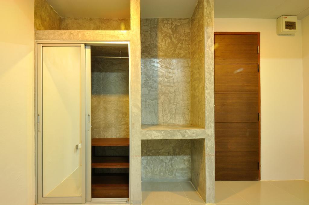 シティ ラサダ アパートメント ラムパーン 部屋 写真